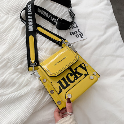 Sieviešu moderna soma ar uzrakstiem - no eko ādas