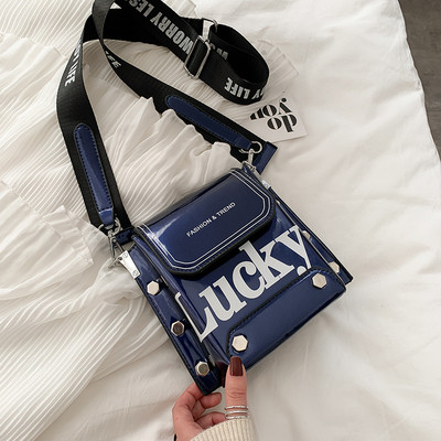 Sieviešu moderna soma ar uzrakstiem - no eko ādas