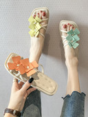 Papuci moderni de dama cu talpa plata si decor 3D in forma de flori