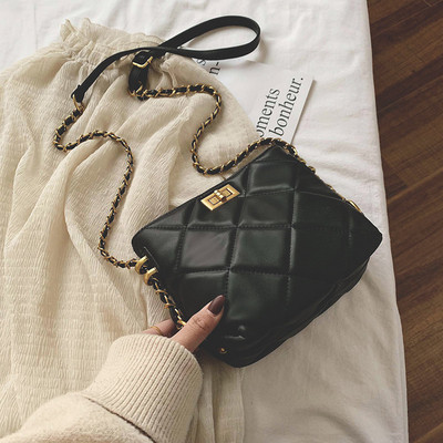 Rauast käepidemega nahast naistekott