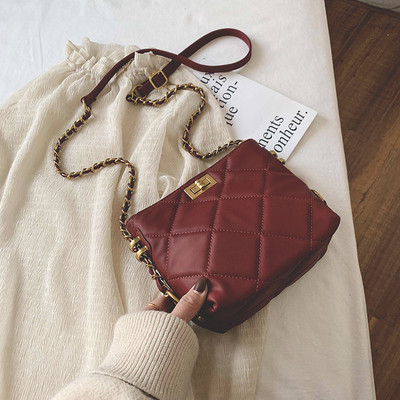 Rauast käepidemega nahast naistekott