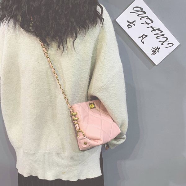 Rauast käepidemega nahast naistekott