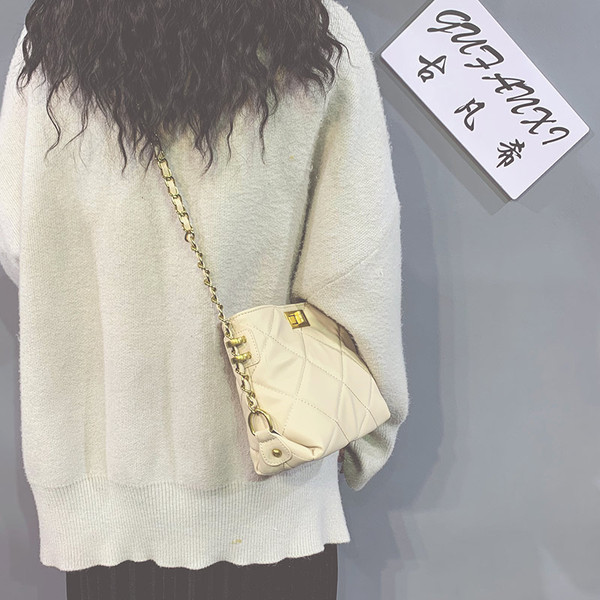 Rauast käepidemega nahast naistekott