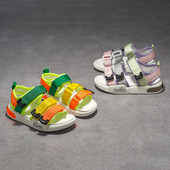 Színes gyerekszandál matricákkal fiúknak és lányoknak