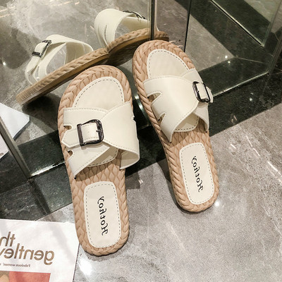 Νέο μοντέλο γυναικείες παντόφλες από έκο δέρμα με επίπεδη σόλα και αγκράφα