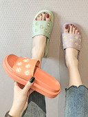 Alkalmi női papucs virágos hímzéssel