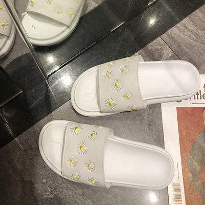 Alkalmi női papucs virágos hímzéssel