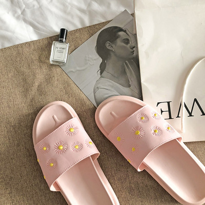 Alkalmi női papucs virágos hímzéssel