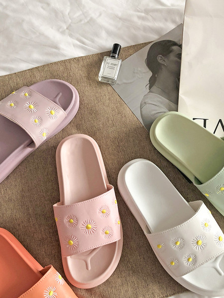 Alkalmi női papucs virágos hímzéssel