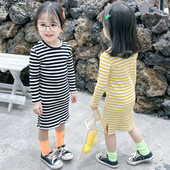 Gyermekruha kordbársony dzsörzéből, hosszú ujjal és hasítékkal