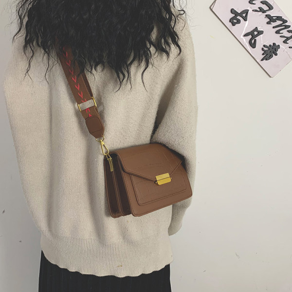 Modern női táska öko bőrből, széles, hosszú fogantyúval