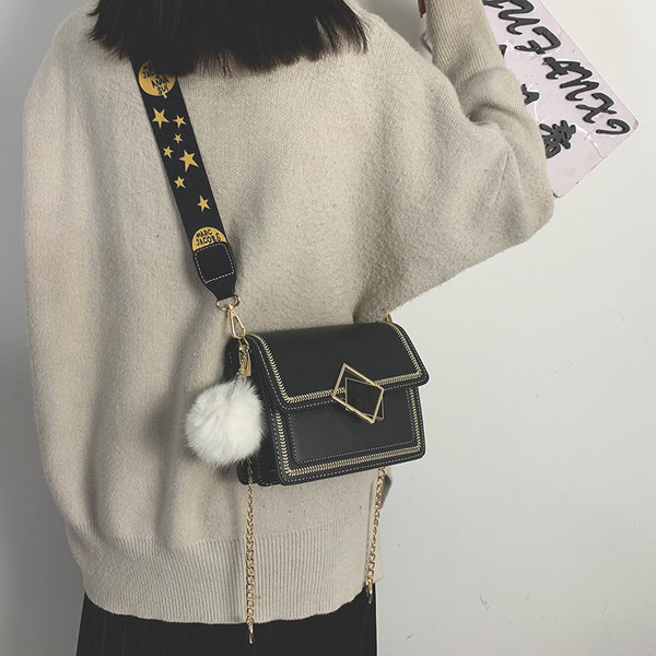 Stílusos női ekobőr táska színes, hosszú füllel