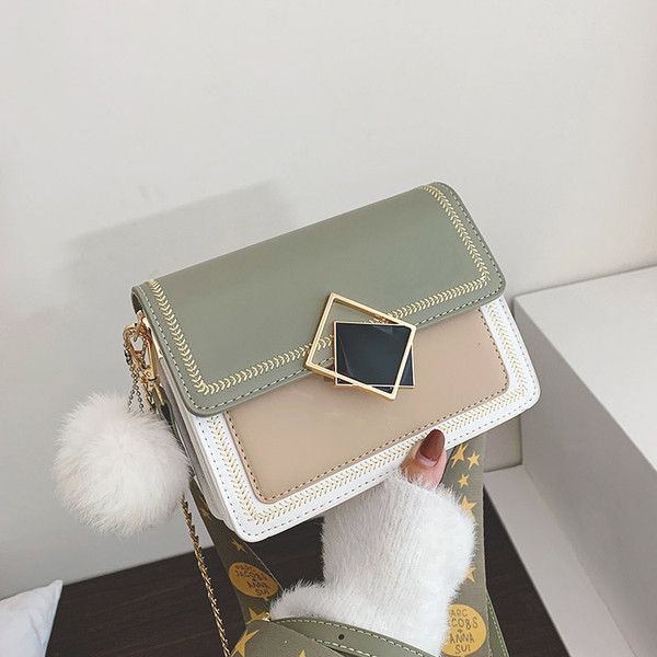 Stílusos női ekobőr táska színes, hosszú füllel