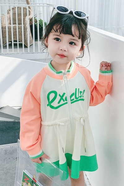 Sport-alkalmi gyerekruha hosszú ujjal és cipzárral