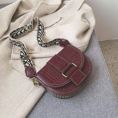 Laia värvilise käepidemega nahast naistekott