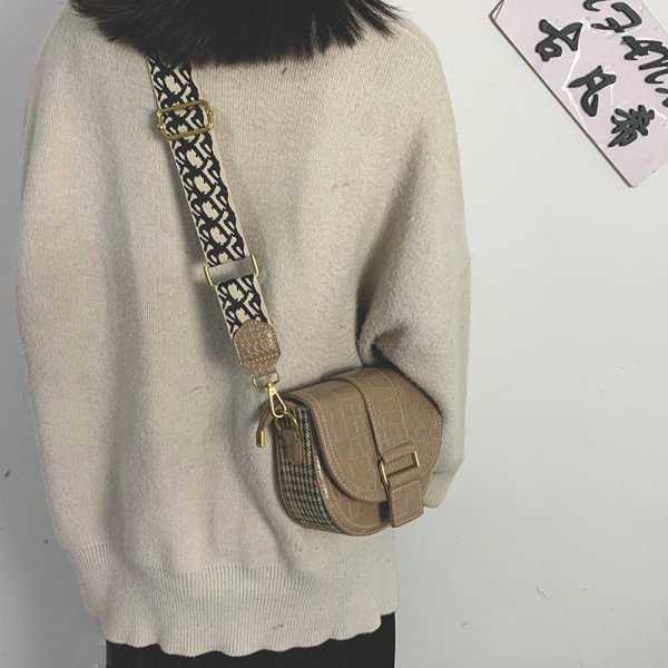 Laia värvilise käepidemega nahast naistekott