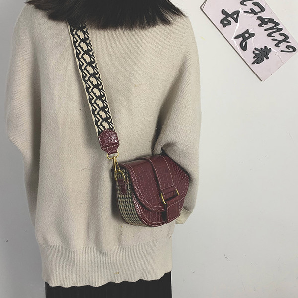 Laia värvilise käepidemega nahast naistekott