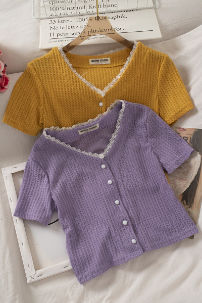 Alkalmi női ing rövid ujjal és V-nyakkal