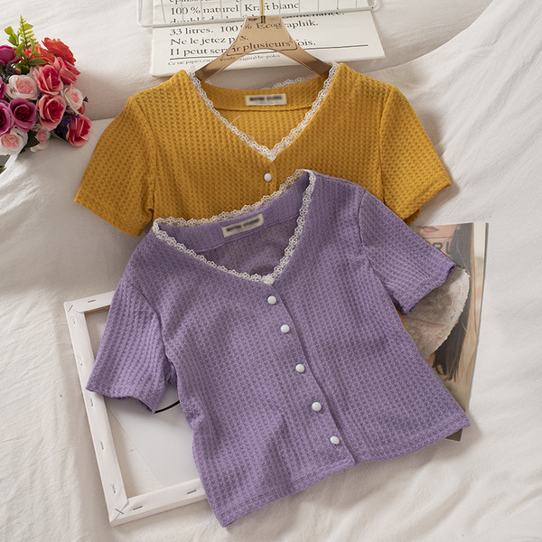 Alkalmi női ing rövid ujjal és V-nyakkal