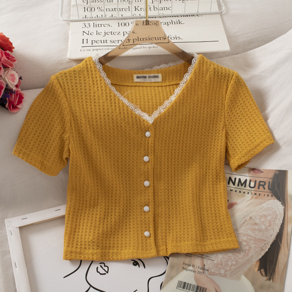 Alkalmi női ing rövid ujjal és V-nyakkal