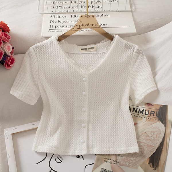 Alkalmi női ing rövid ujjal és V-nyakkal