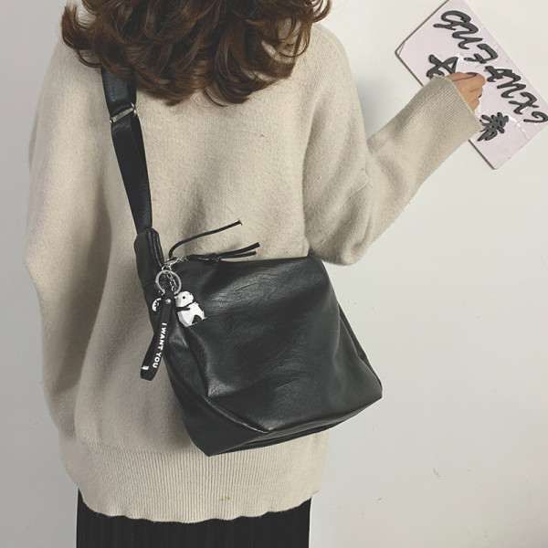 Γυναικεία έκο δερμάτινη τσάντα ώμου με ρυθμιζόμενη λαβή