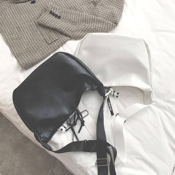 Γυναικεία έκο δερμάτινη τσάντα ώμου με ρυθμιζόμενη λαβή