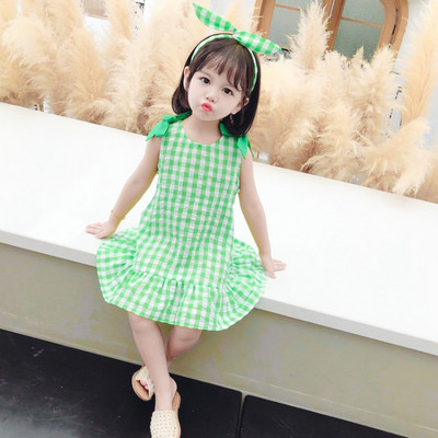 Kockás gyerekruha szalagokkal és tiarával