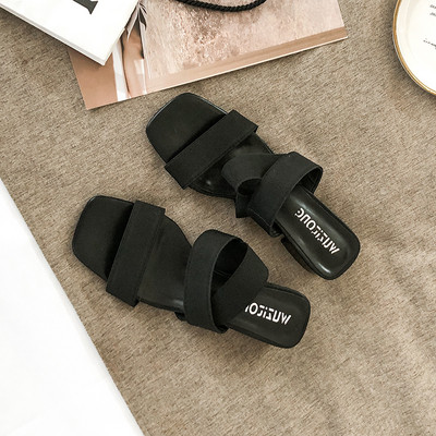 Női fekete szandál alacsony sarkú, rugalmas pántokkal