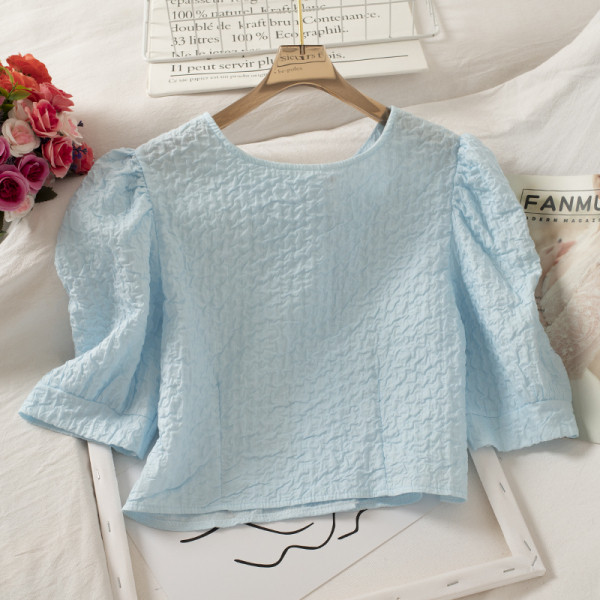 Lühike ümara kaeluse ja nööpidega naiste särk