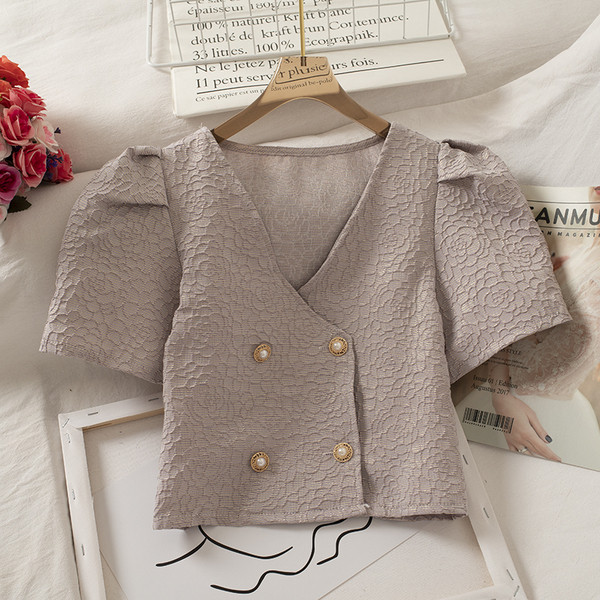 Modern női ing rövid ujjal és spitz nyakkivágással