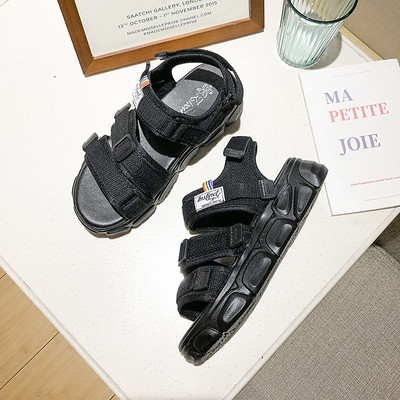 Alkalmi női szandál durva talppal és foltokkal