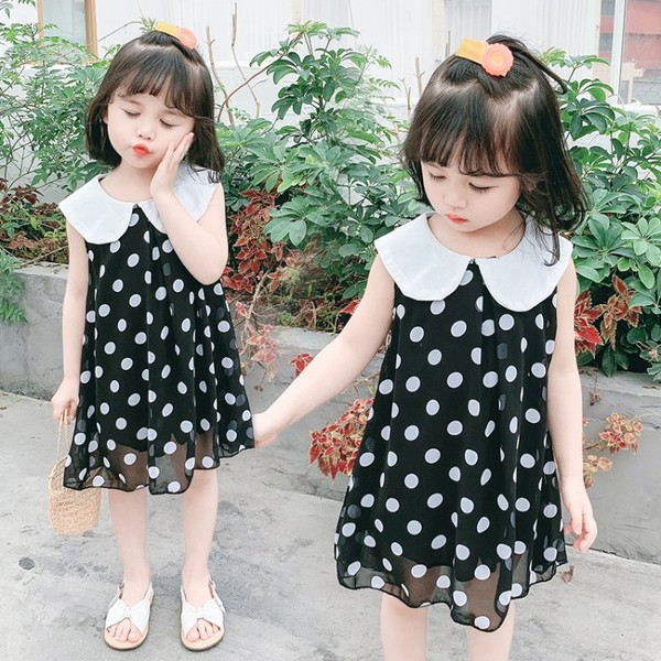 Must laste täpiline krae ja ovaalse kaelusega kleit