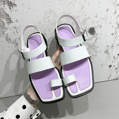 Lapos talpú, modern női szandál új modellje