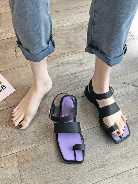 Lapos talpú, modern női szandál új modellje