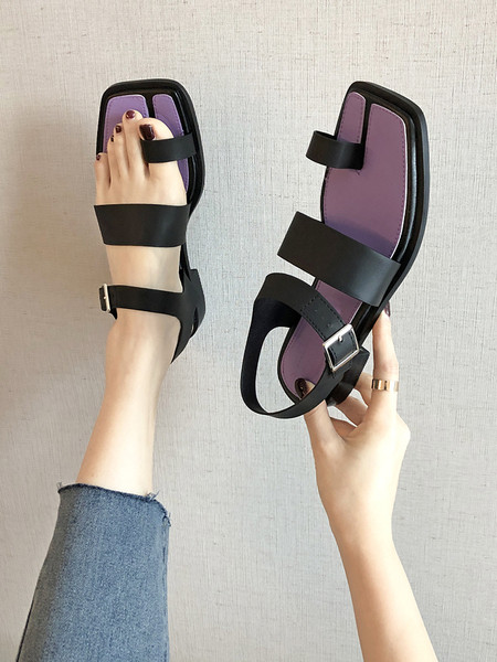 Lapos talpú, modern női szandál új modellje