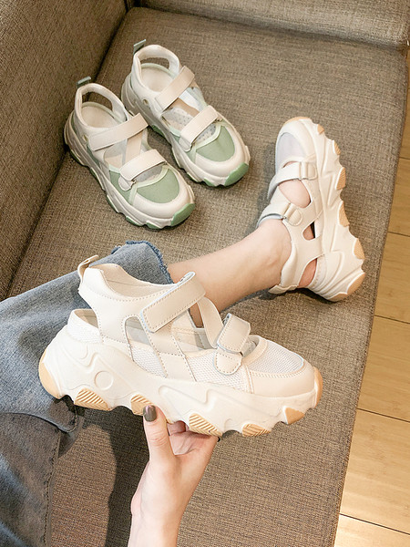 Női sportszandál durva talppal és foltokkal