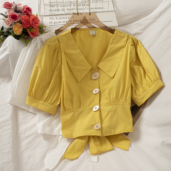 Női ing fűzővel és V-nyakkal