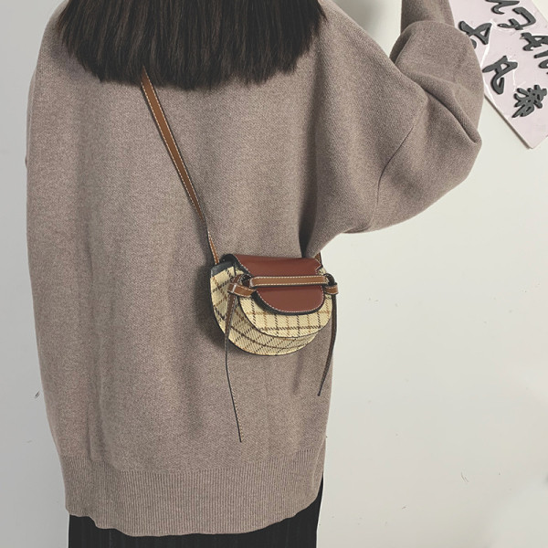 Modern női kockás táska