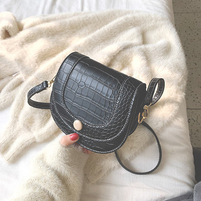 Kis bőr kézitáska hosszú fogantyúval