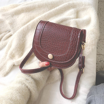 Kis bőr kézitáska hosszú fogantyúval