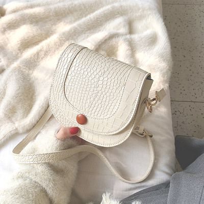 Kis bőr kézitáska hosszú fogantyúval