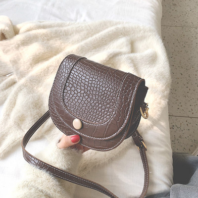 Kis bőr kézitáska hosszú fogantyúval