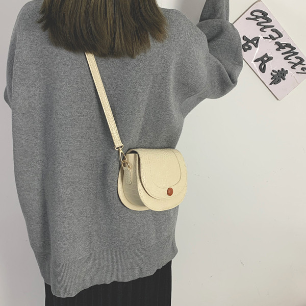 Kis bőr kézitáska hosszú fogantyúval