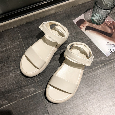 Ikdienas sieviešu sandales ar augstām zolēm un ielāpiem