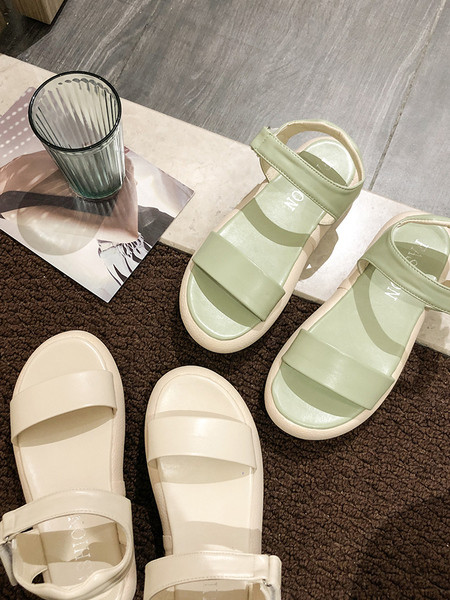 Ikdienas sieviešu sandales ar augstām zolēm un ielāpiem