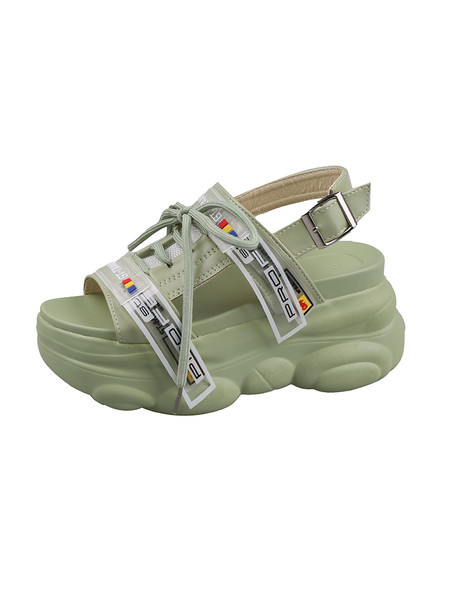 A jelenlegi női szandálok új modellje platformmal és fűzővel