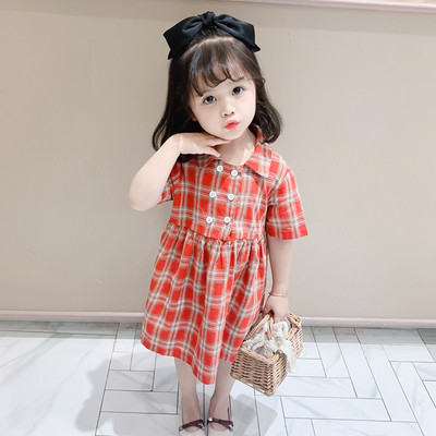 Ruuduline nööpidega lastekleit