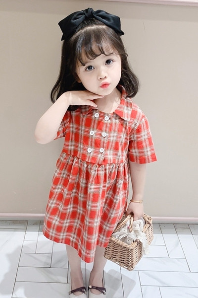 Ruuduline nööpidega lastekleit