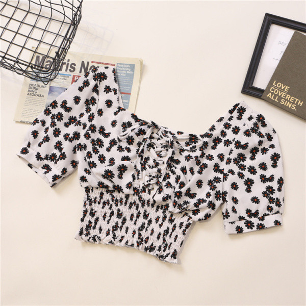 Κοντό γυναικείο πουκάμισο με  κορδόνια και μοτίβα λουλουδιών